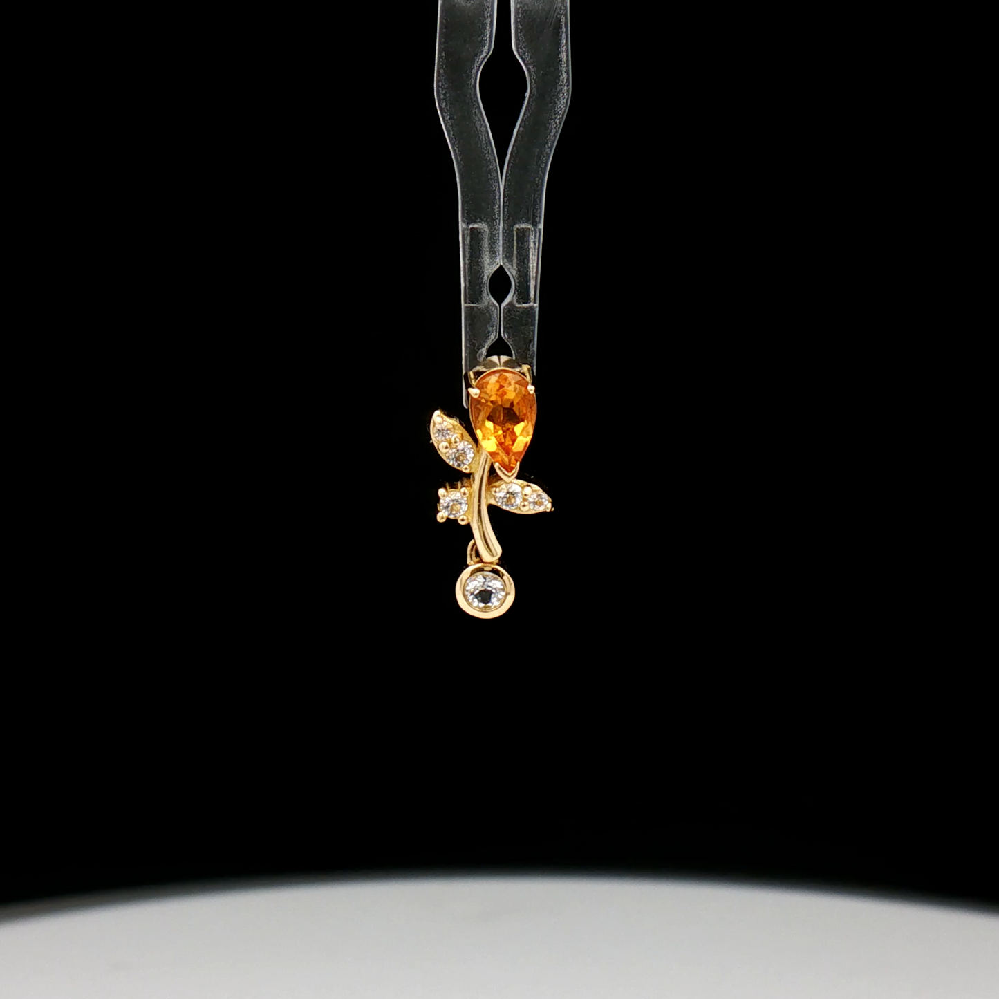 Hazel - 18kt Gold Threadless End - Khrysos Jewelry