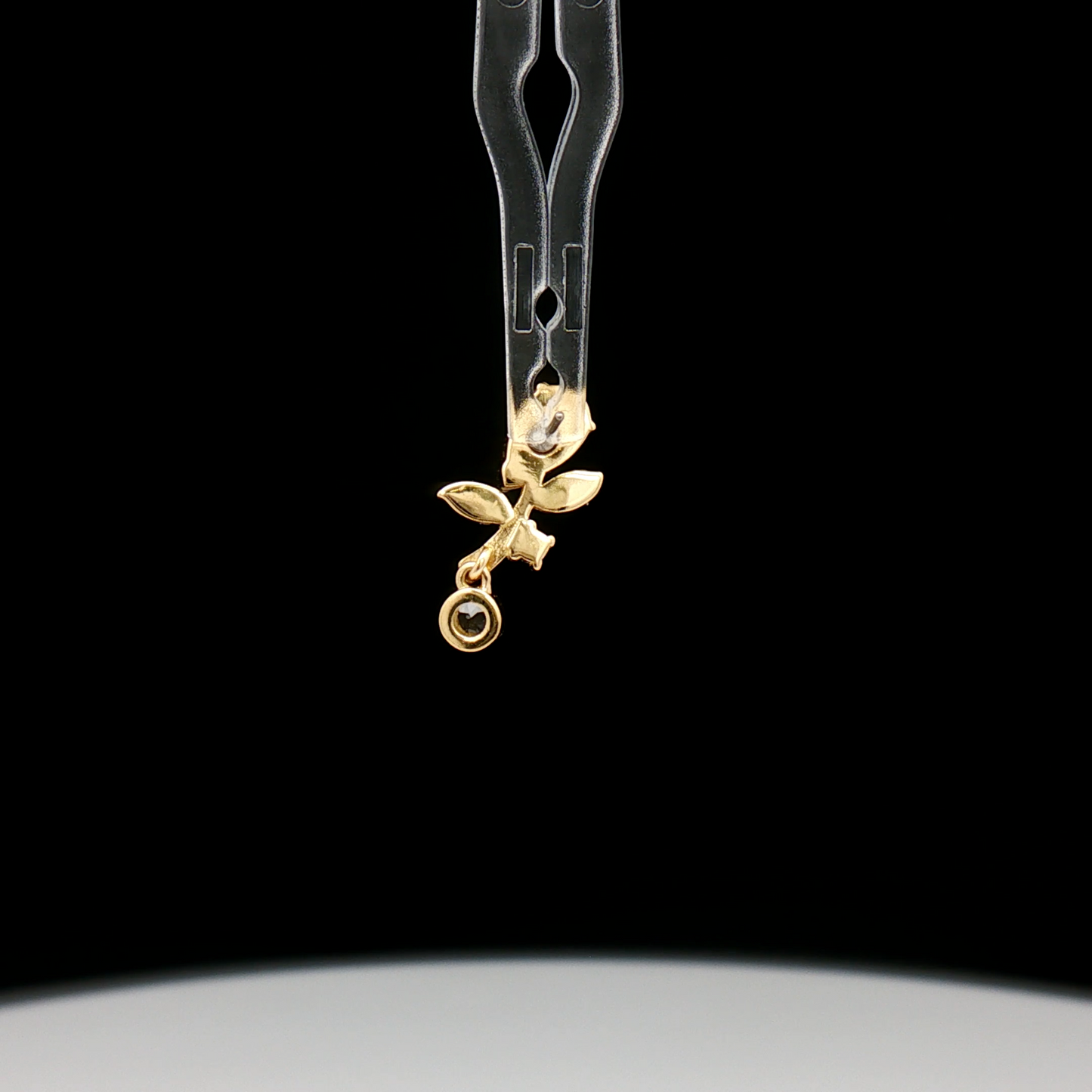 Hazel - 18kt Gold Threadless End - Khrysos Jewelry
